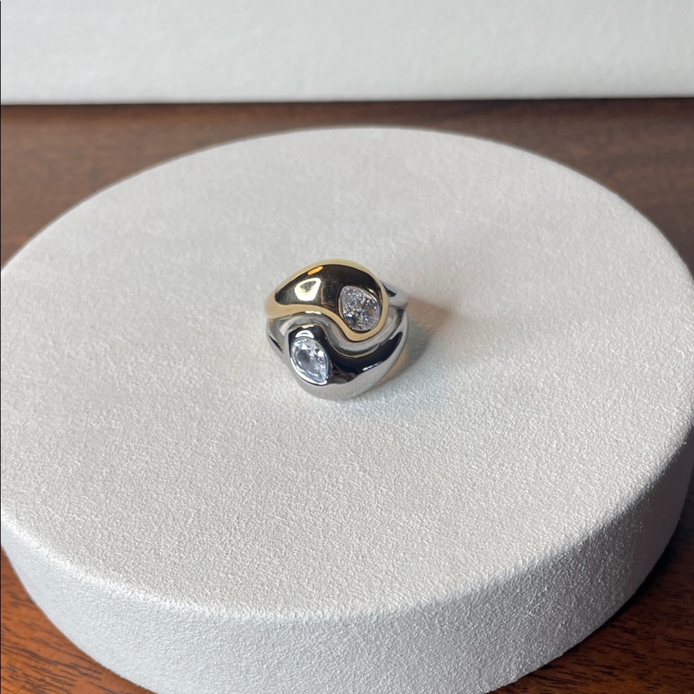 Elegant Two-Tone Yin Yang Ring